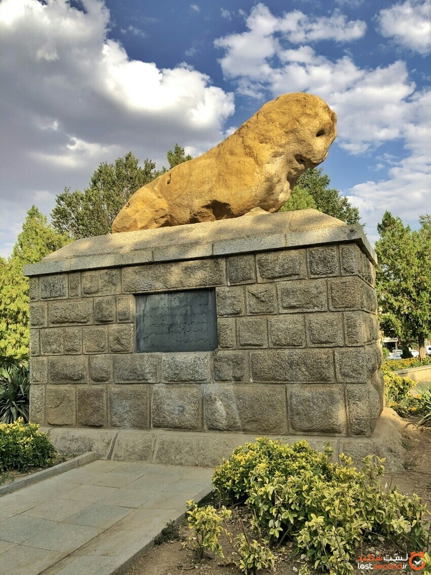 مجسمه شیر سنگی همدان